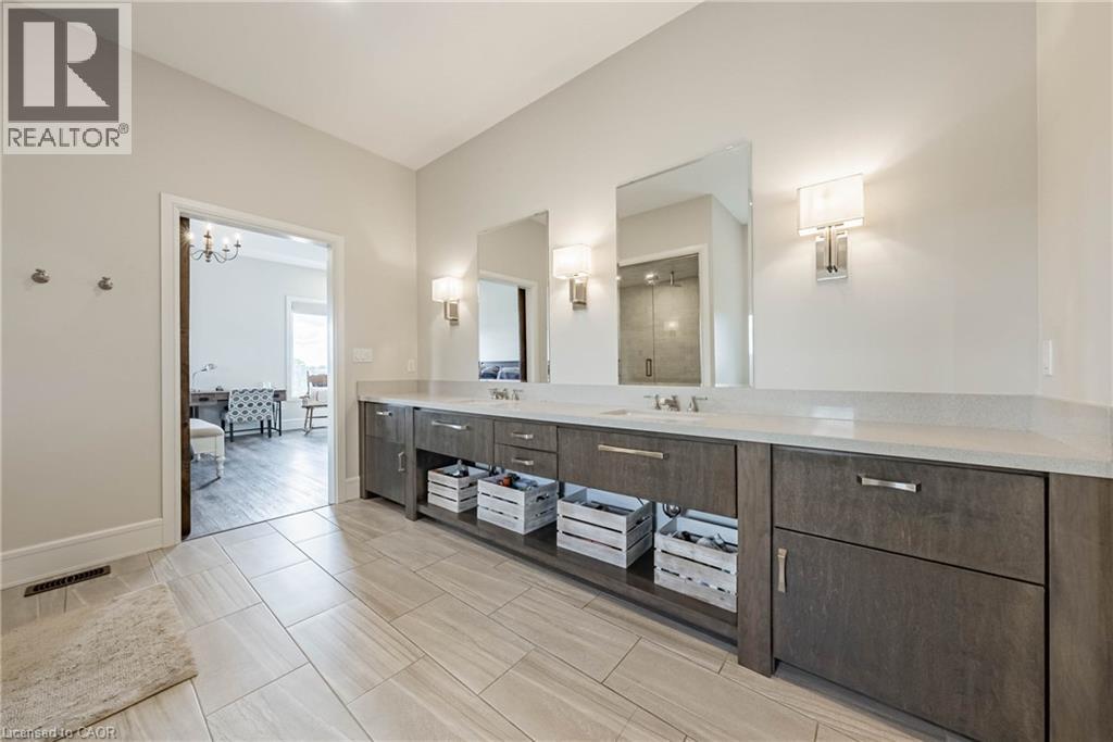 4 MIDDLEPORT Road - 14