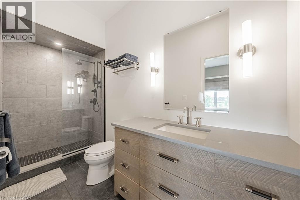 4 MIDDLEPORT Road - 23