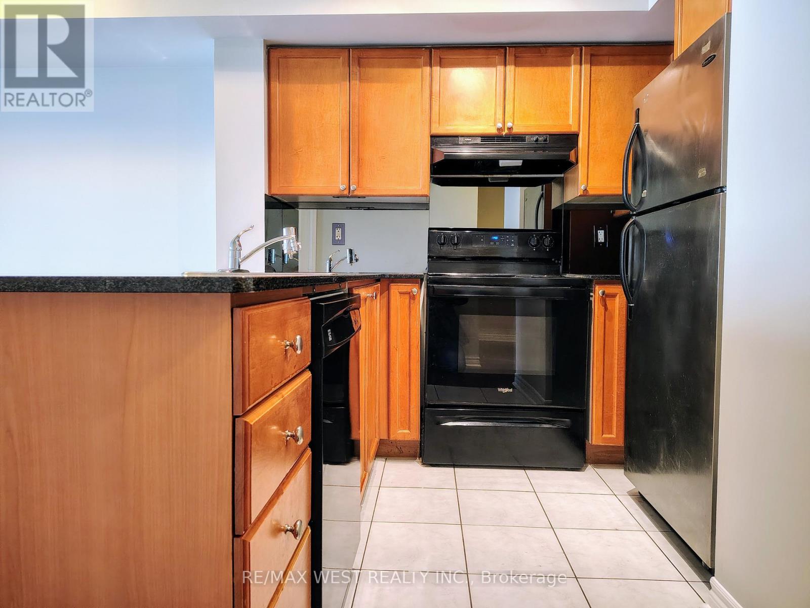 #1301 1 ELM DRIVE W - 12