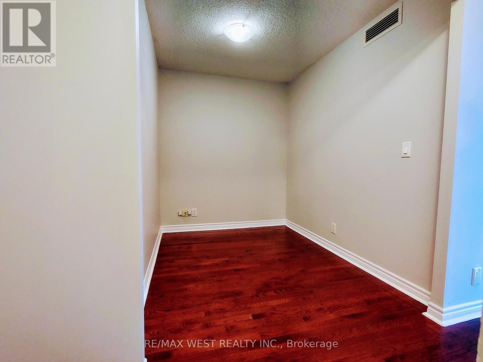 #1301 1 ELM DRIVE W - 7