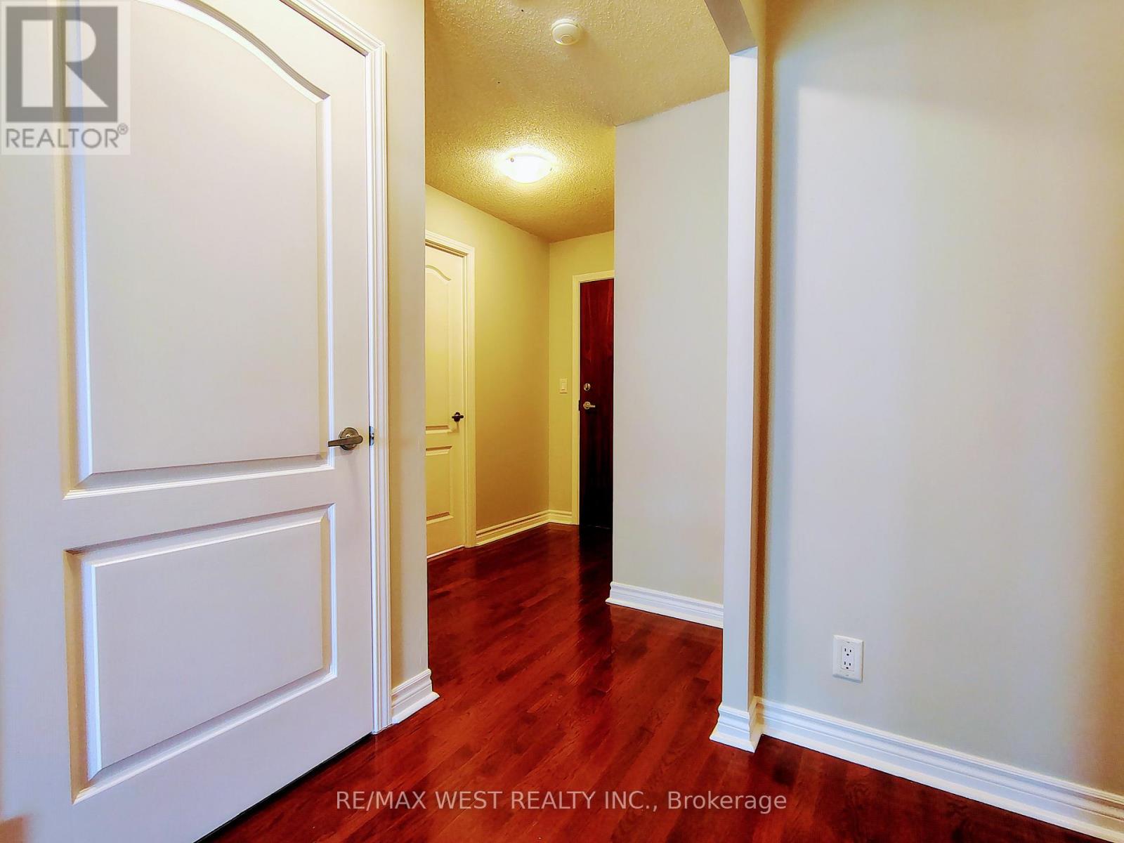 #1301 1 ELM DRIVE W - 9