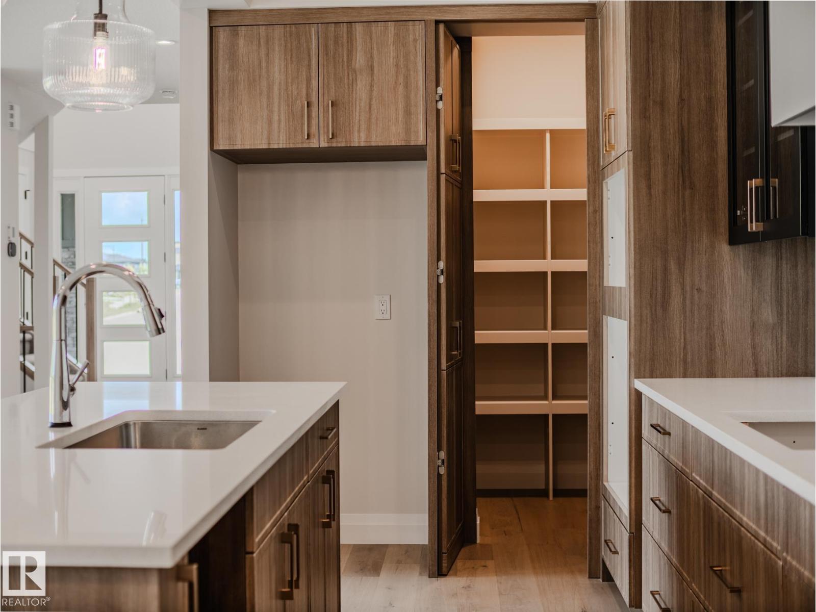 6704 CRAWFORD WY SW, Edmonton