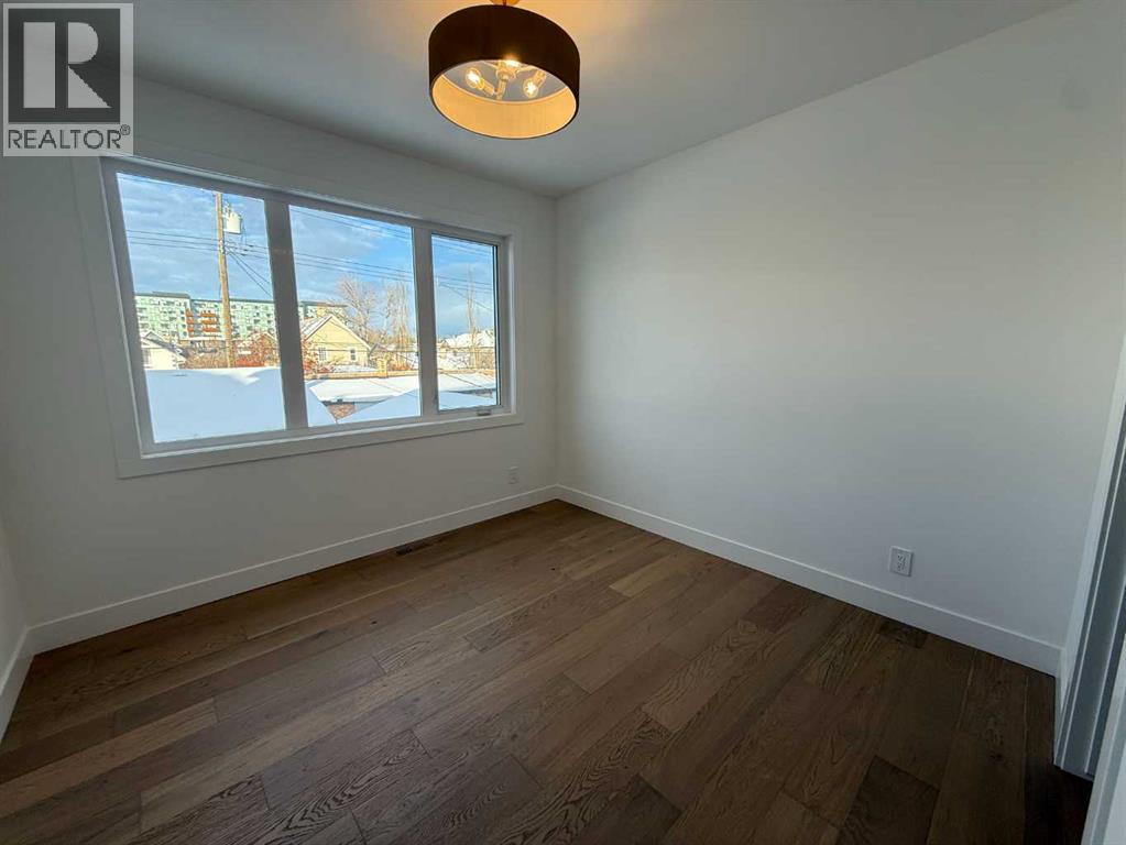 Single Family House for Sale in  Broadview Road NW West Hillhurst Calgary 