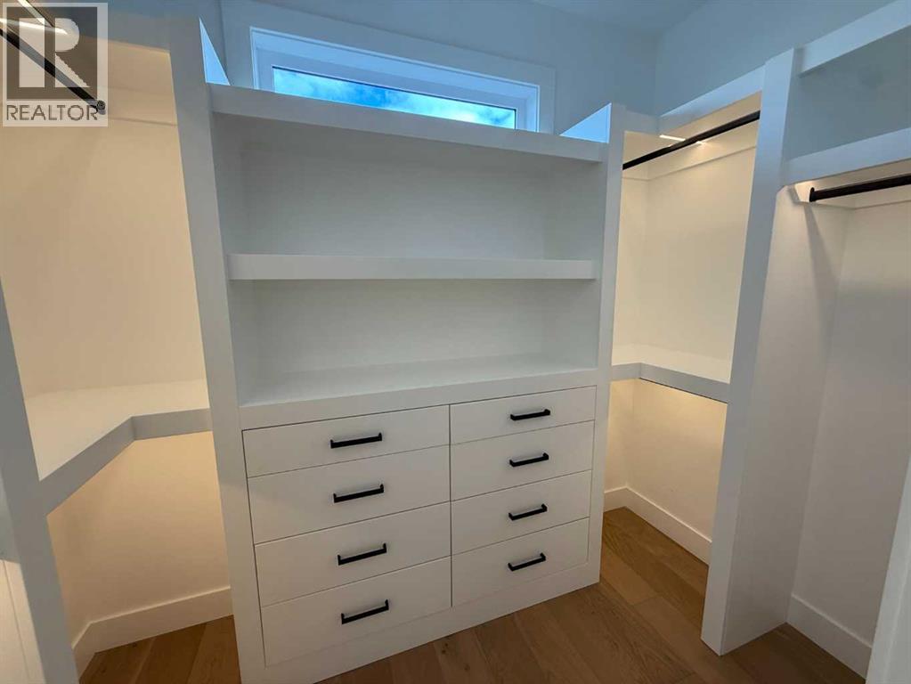 Single Family House for Sale in  Broadview Road NW West Hillhurst Calgary 