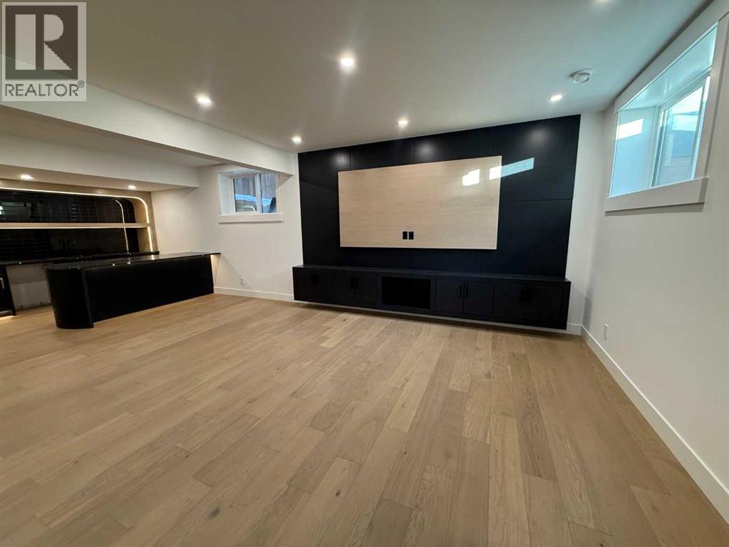 Single Family House for Sale in  Broadview Road NW West Hillhurst Calgary 