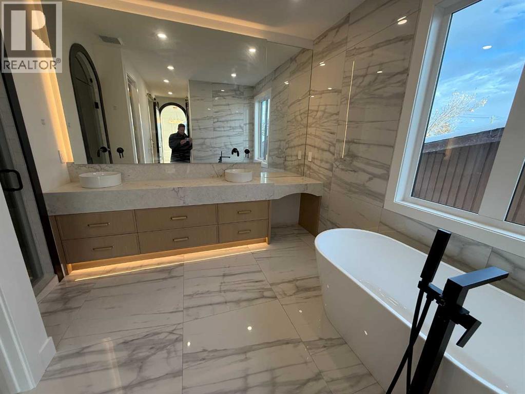 Single Family House for Sale in  Broadview Road NW West Hillhurst Calgary 