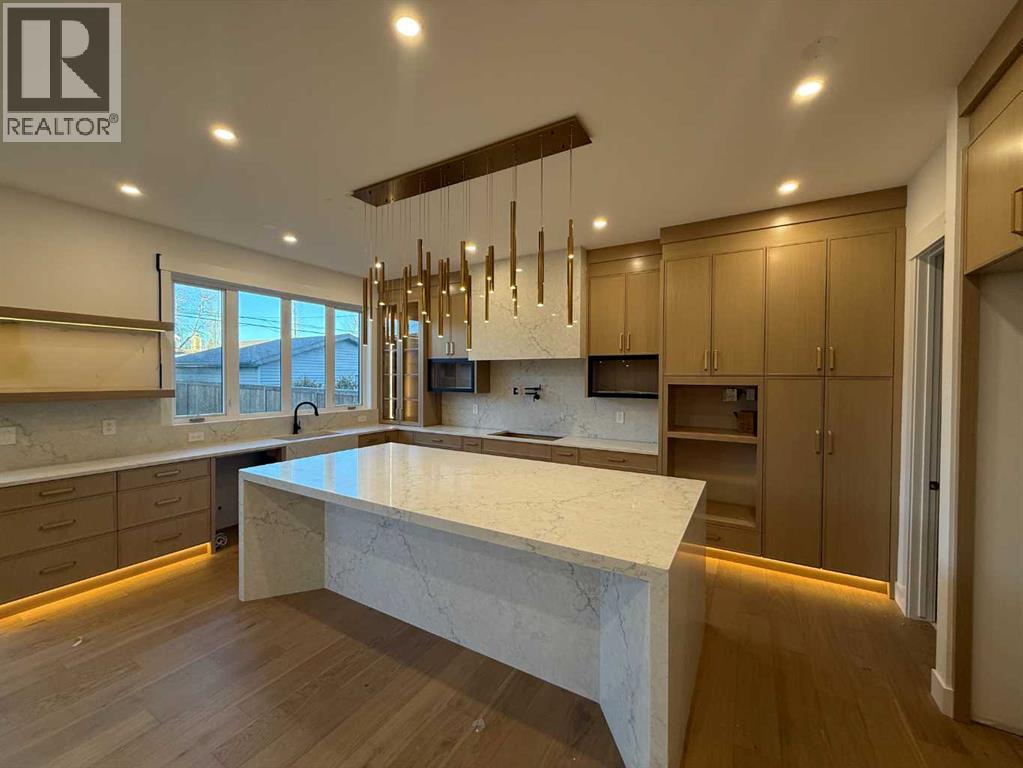 Single Family House for Sale in  Broadview Road NW West Hillhurst Calgary 