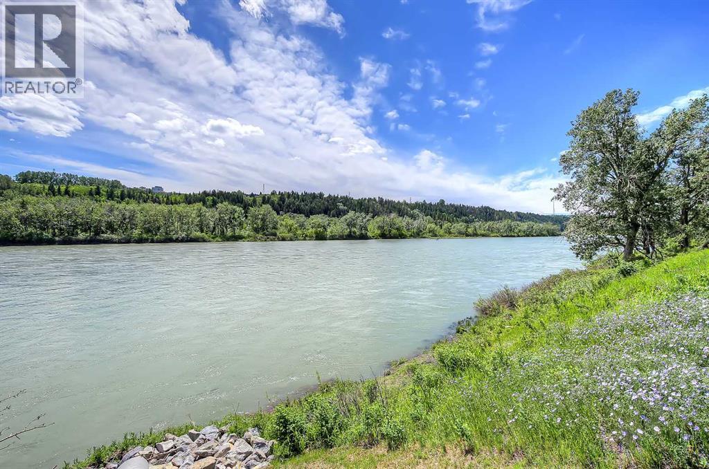 Single Family House for Sale in  Broadview Road NW West Hillhurst Calgary 