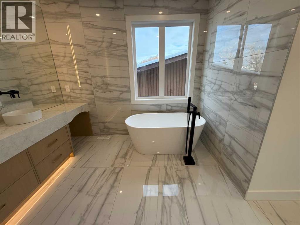 Single Family House for Sale in  Broadview Road NW West Hillhurst Calgary 