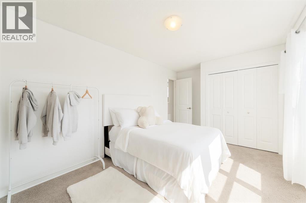 271 River Heights Crescent, Cochrane