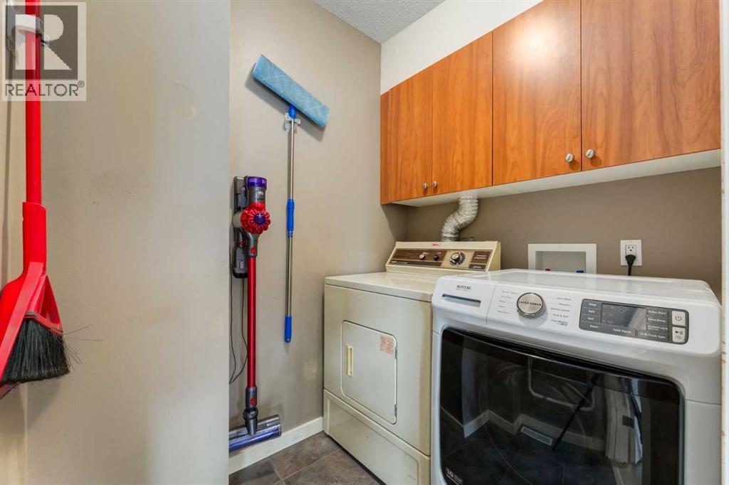 Single Family House Bi-level for Sale in D   Street NW Bowness Calgary 