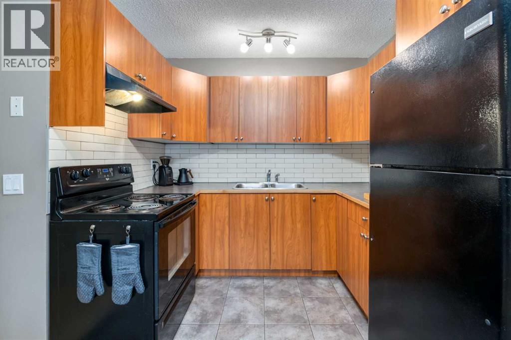 Single Family House Bi-level for Sale in D   Street NW Bowness Calgary 