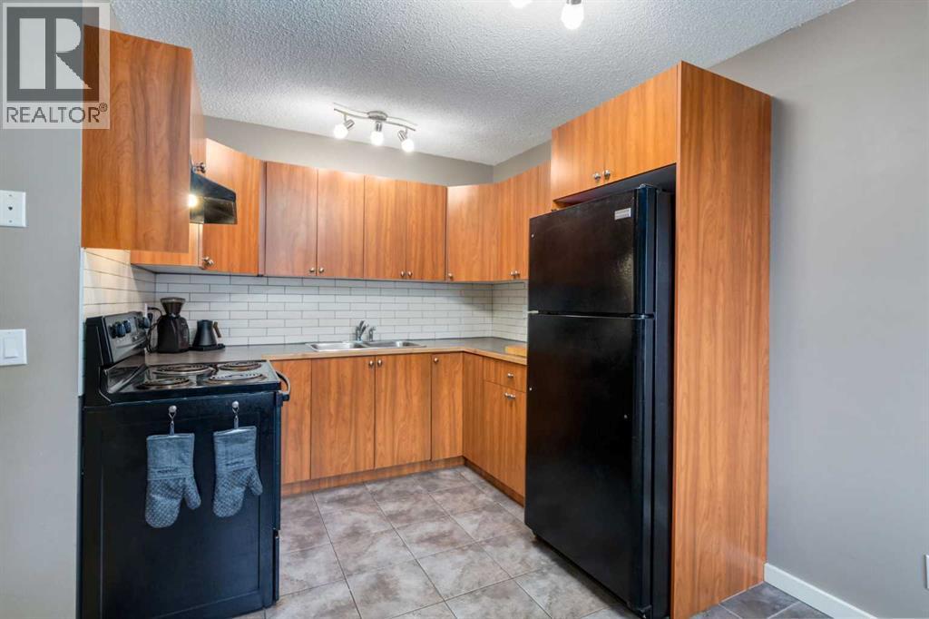 Single Family House Bi-level for Sale in D   Street NW Bowness Calgary 
