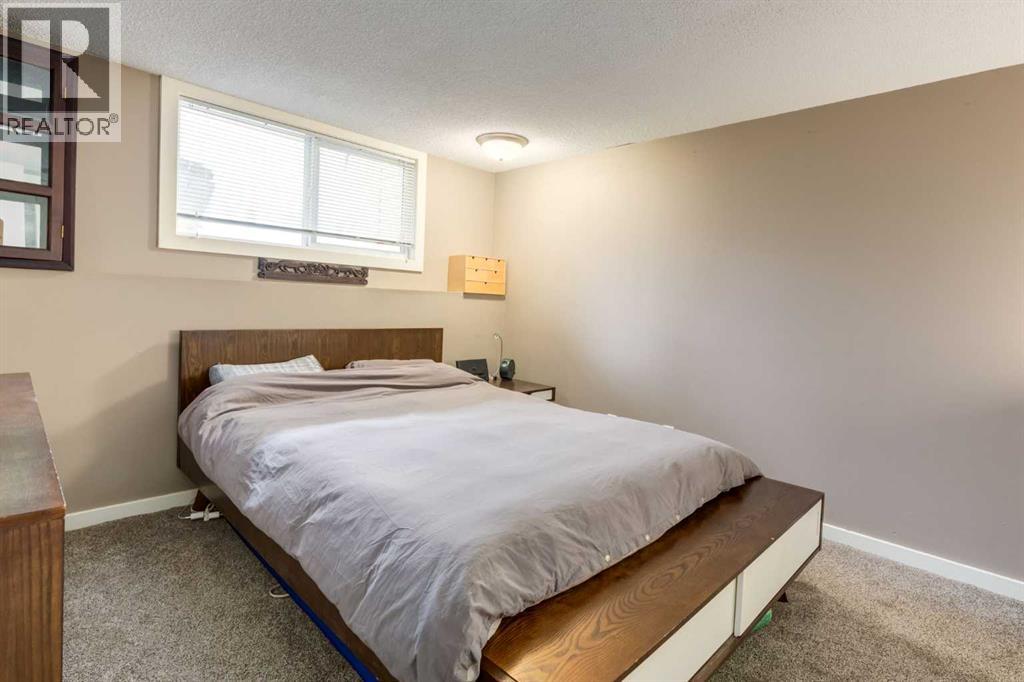 Single Family House Bi-level for Sale in D   Street NW Bowness Calgary 