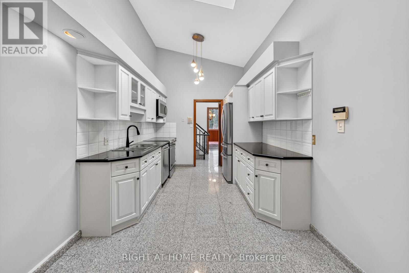 20 PINE RIDGE LANE - 20
