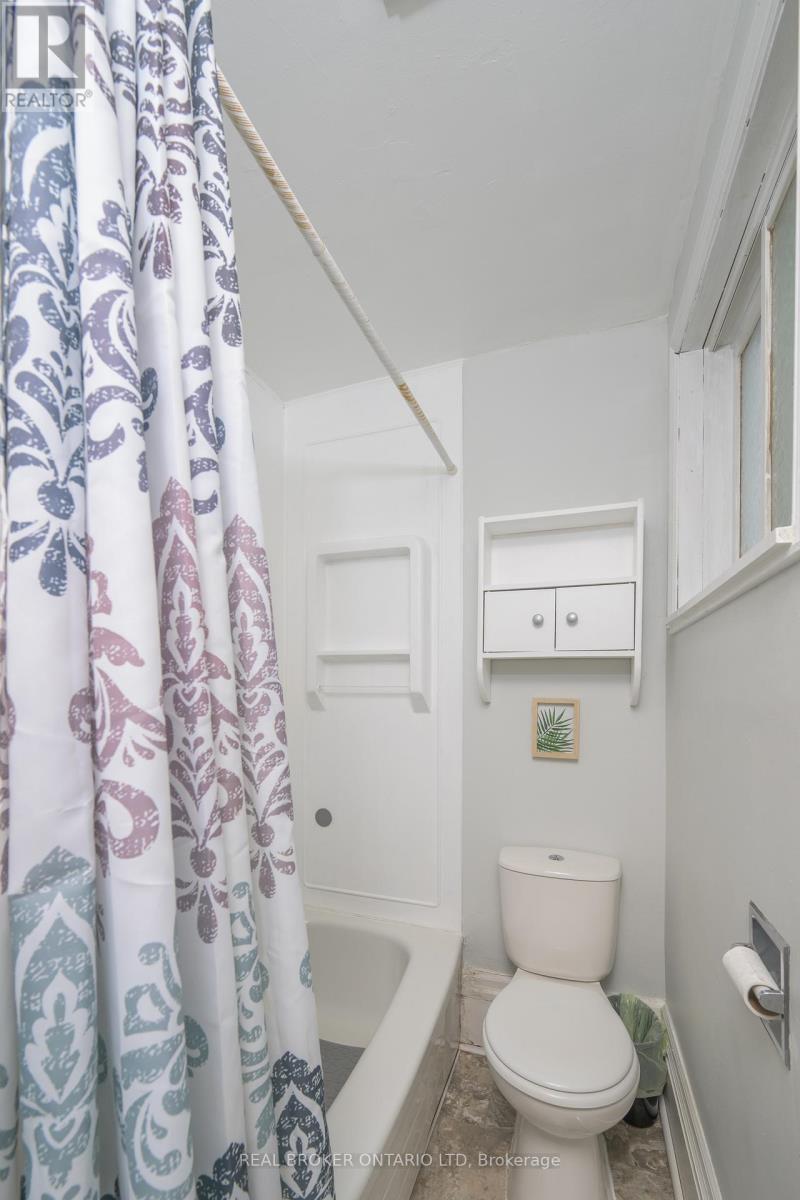 Single Family House for Sale in  ELLEN STREET North Middlesex (Parkhill) 