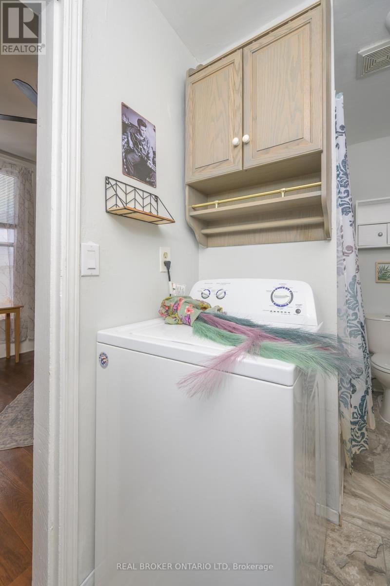 Single Family House for Sale in  ELLEN STREET North Middlesex (Parkhill) 