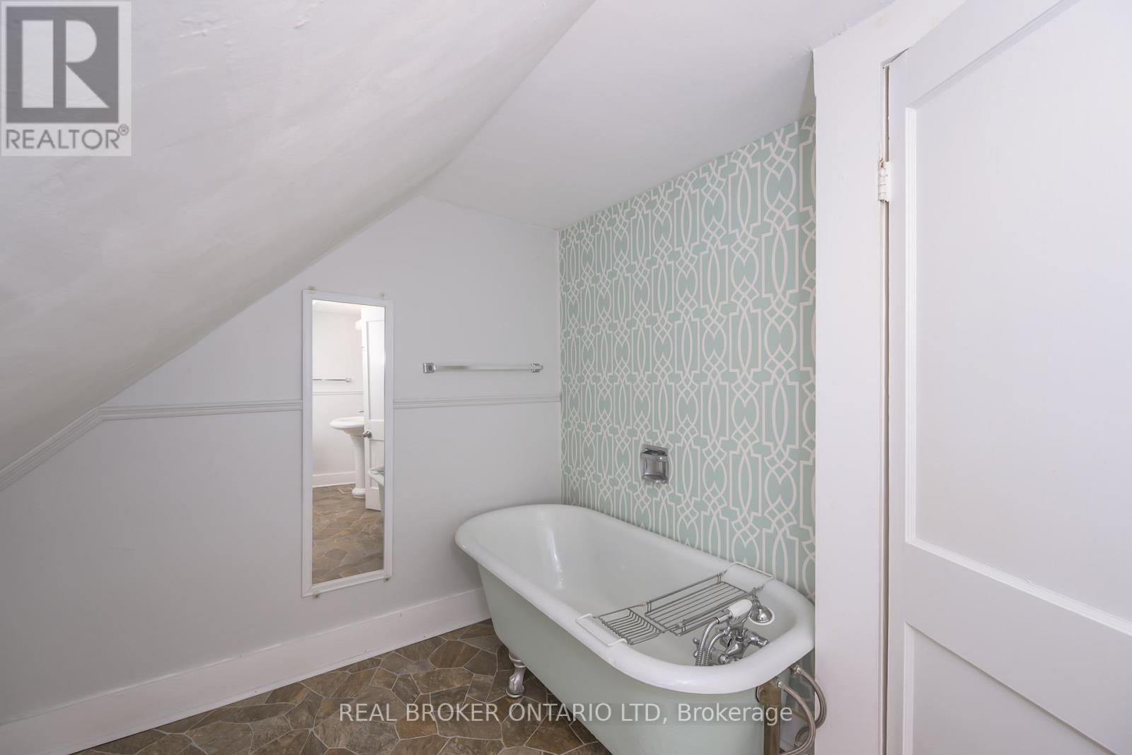 Single Family House for Sale in  ELLEN STREET North Middlesex (Parkhill) 