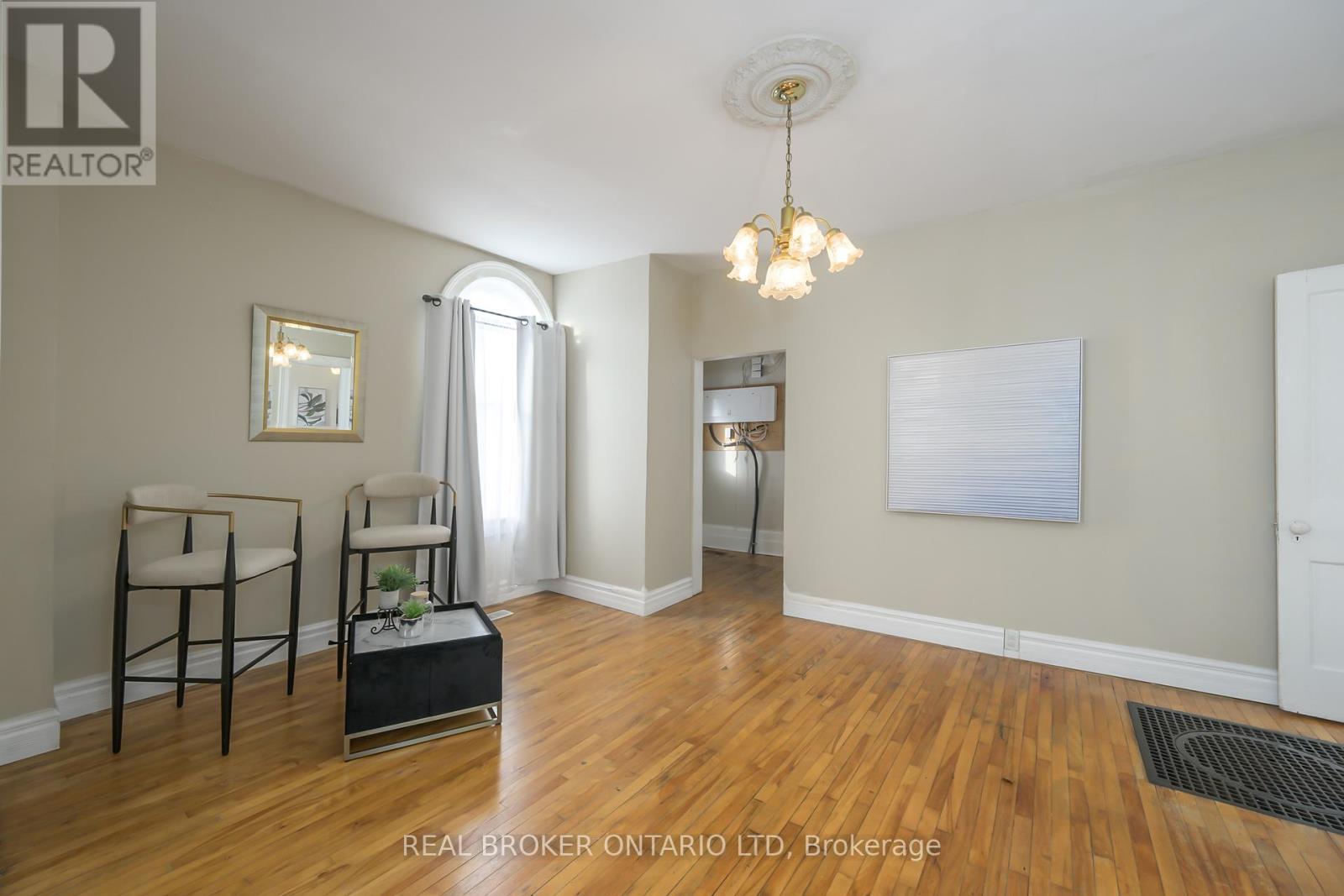 Single Family House for Sale in  ELLEN STREET North Middlesex (Parkhill) 