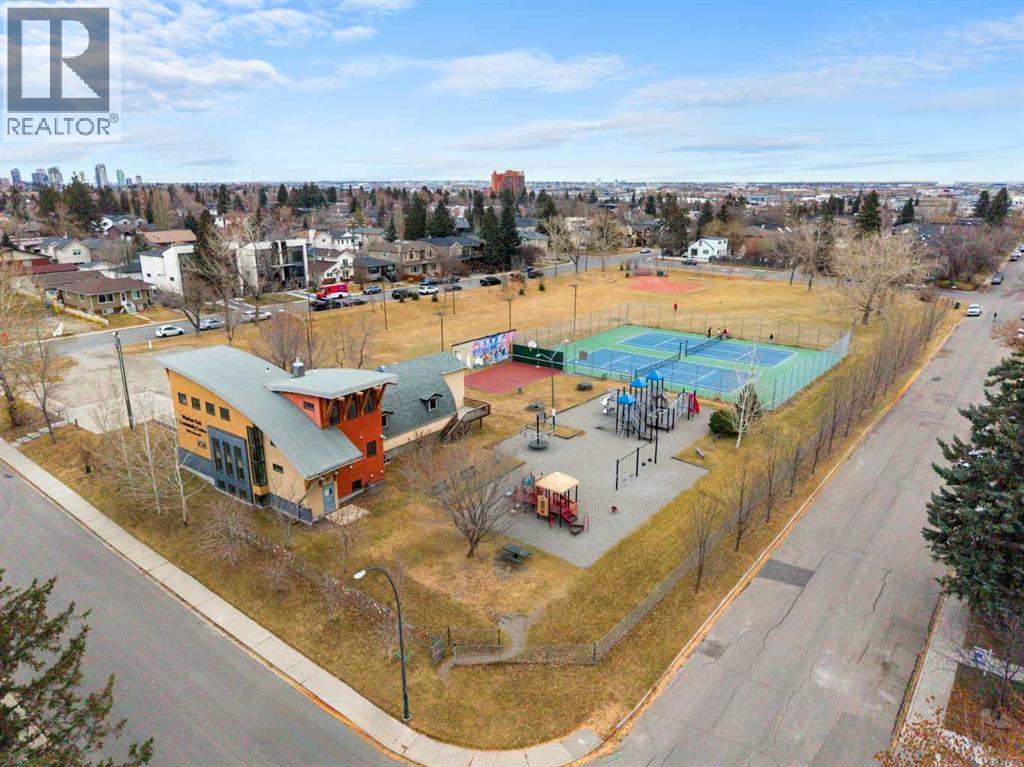 Single Family House for Sale in  rd Avenue SW Windsor Park Calgary 