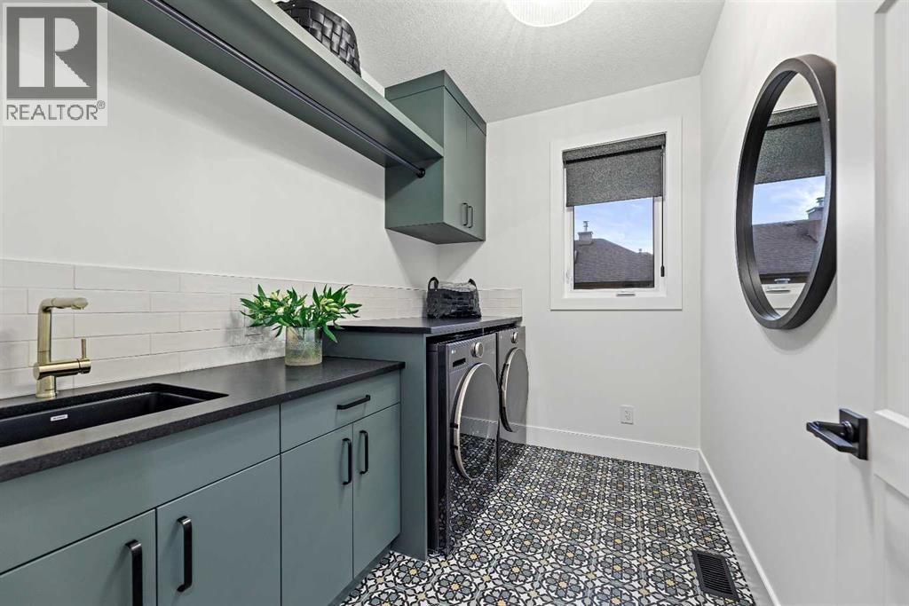 Single Family House for Sale in  rd Avenue SW Windsor Park Calgary 