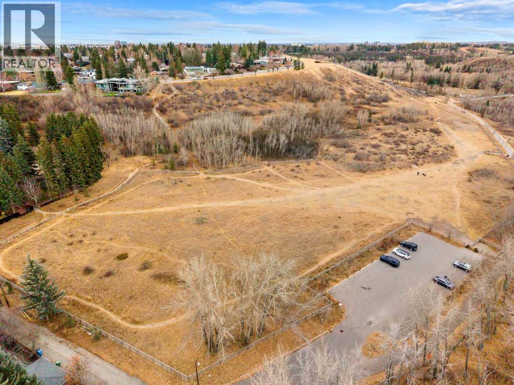 Single Family House for Sale in  rd Avenue SW Windsor Park Calgary 