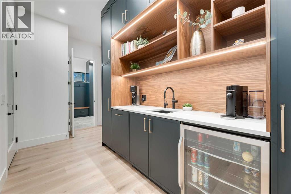 Single Family House for Sale in  rd Avenue SW Windsor Park Calgary 