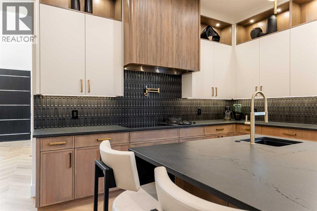 Single Family House for Sale in  rd Avenue SW Windsor Park Calgary 