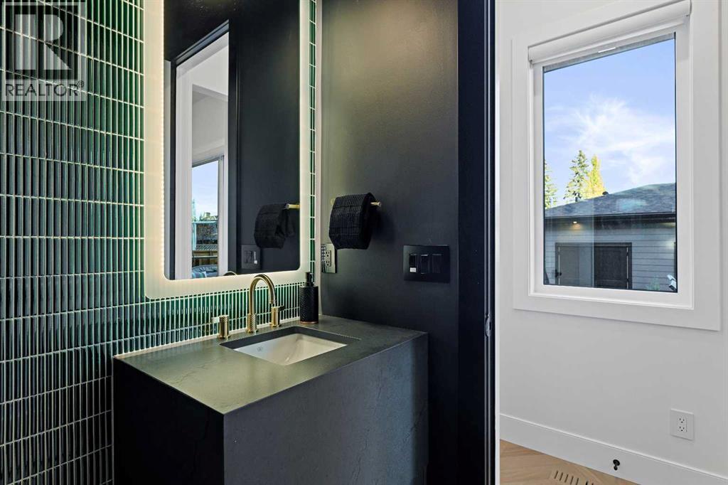 Single Family House for Sale in  rd Avenue SW Windsor Park Calgary 