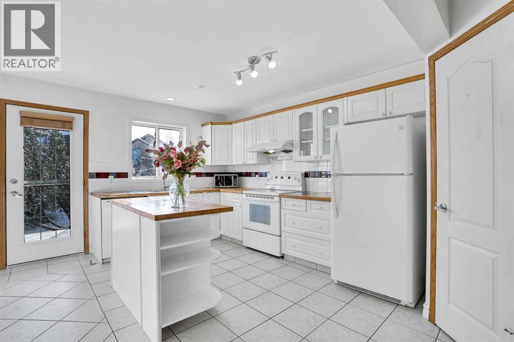 Single Family House for Sale in  Somerset Close SW Somerset Calgary 