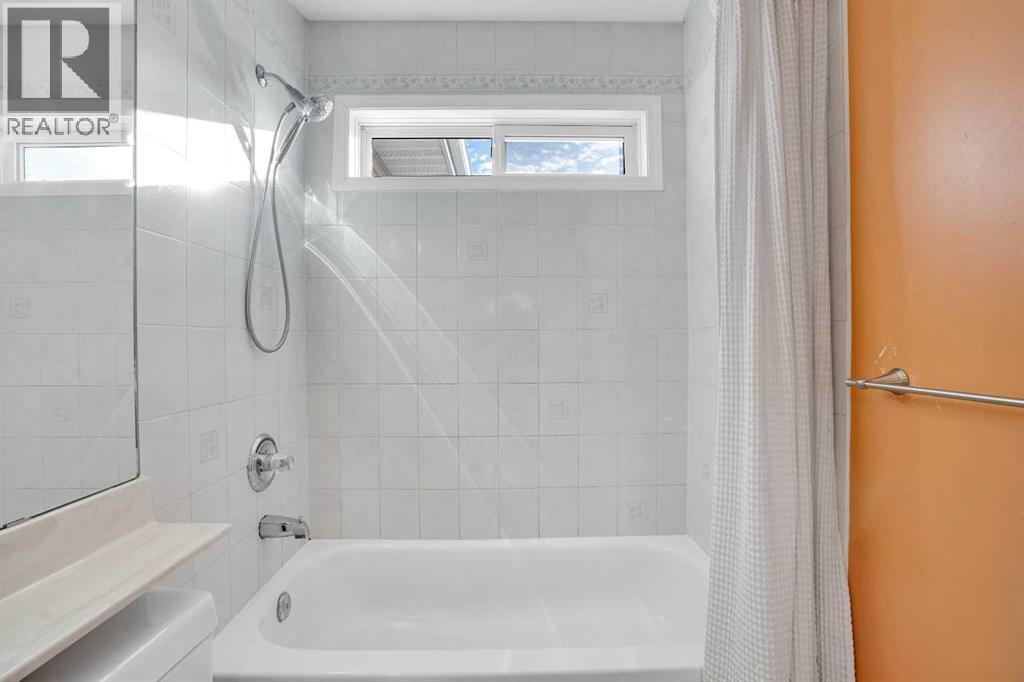 Single Family House for Sale in  Somerset Close SW Somerset Calgary 