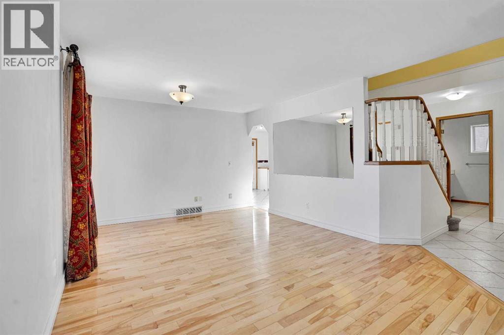 Single Family House for Sale in  Somerset Close SW Somerset Calgary 