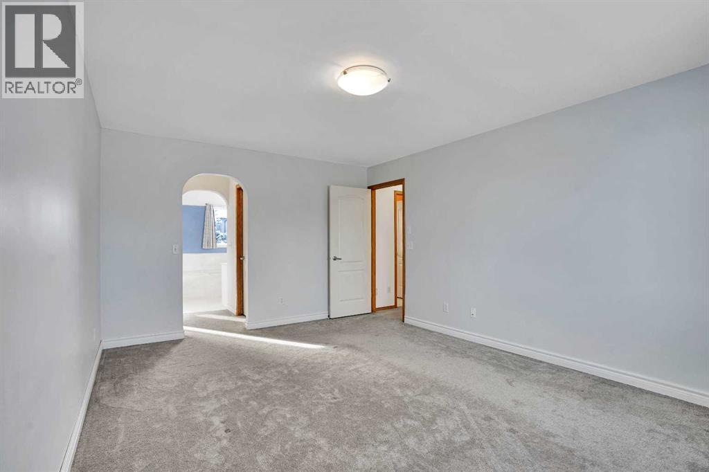 Single Family House for Sale in  Somerset Close SW Somerset Calgary 