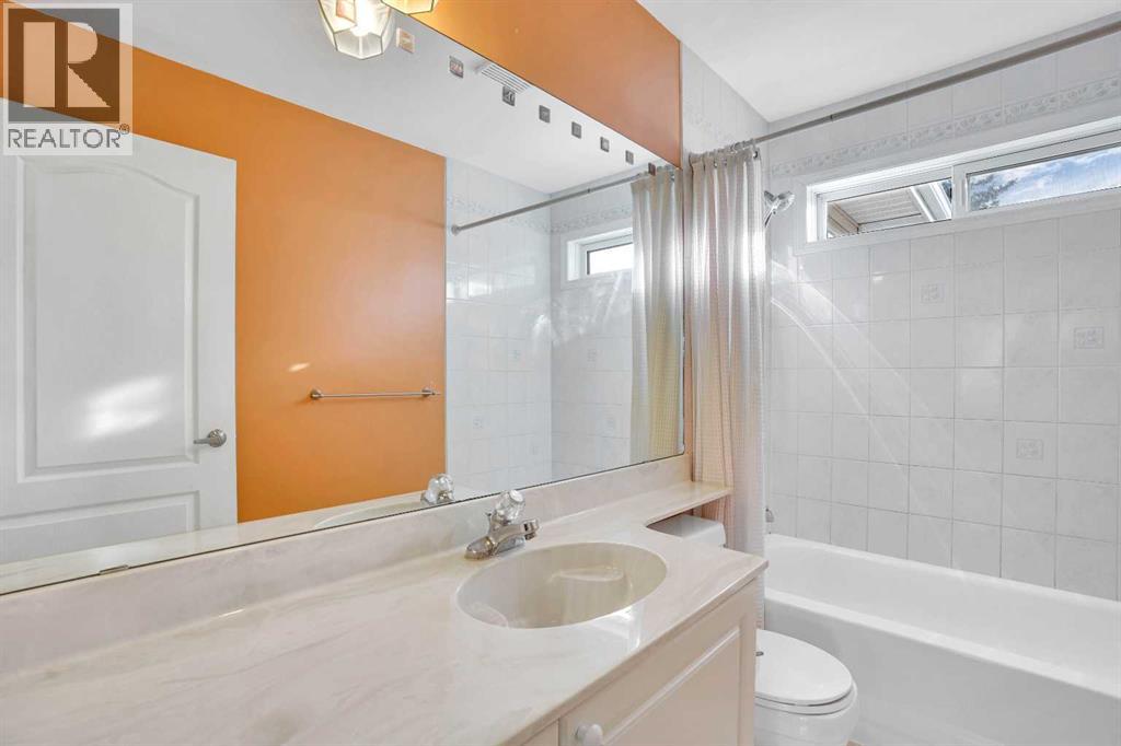 Single Family House for Sale in  Somerset Close SW Somerset Calgary 