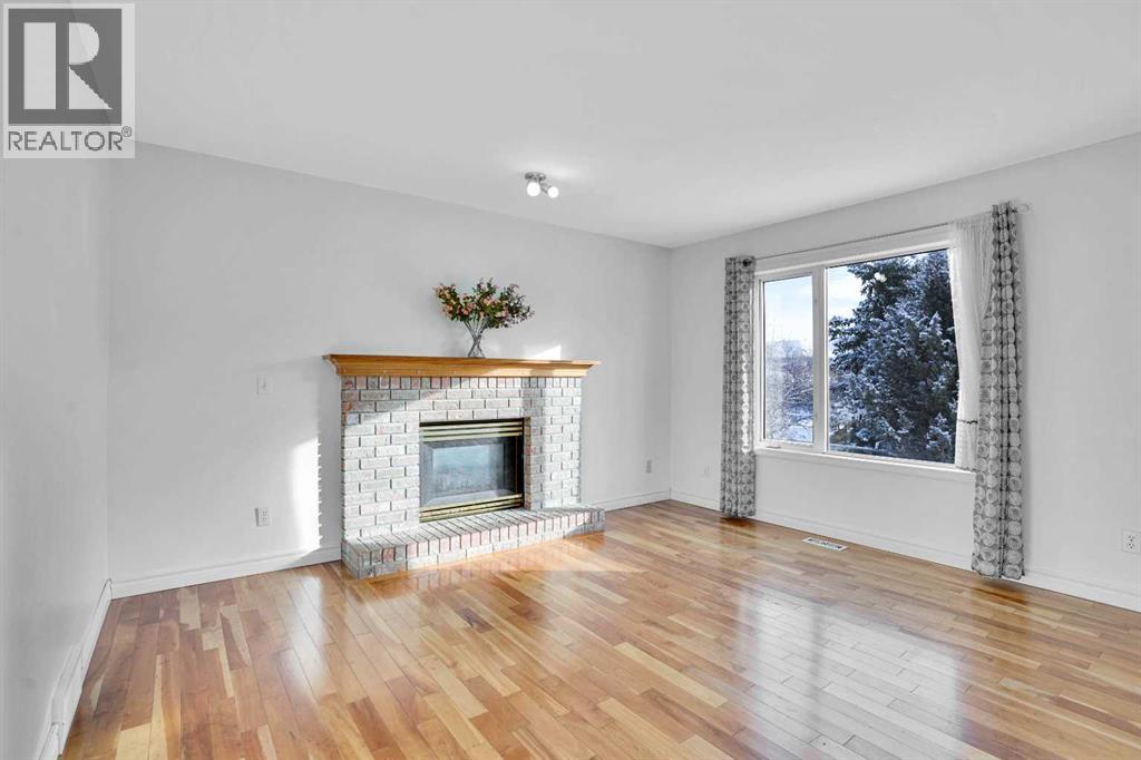 Single Family House for Sale in  Somerset Close SW Somerset Calgary 