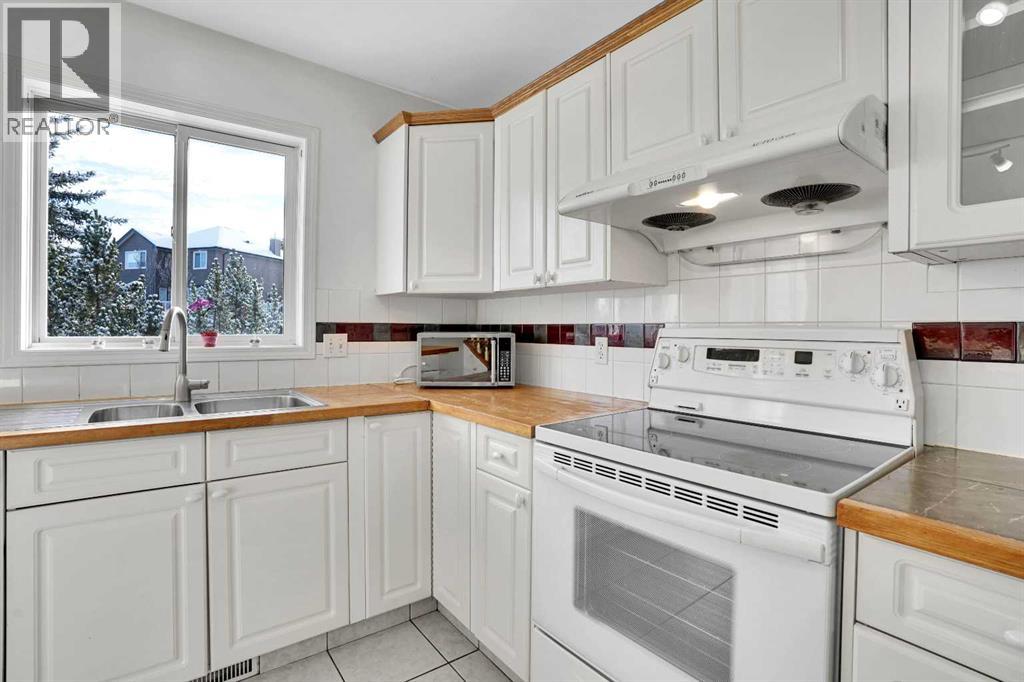 Single Family House for Sale in  Somerset Close SW Somerset Calgary 