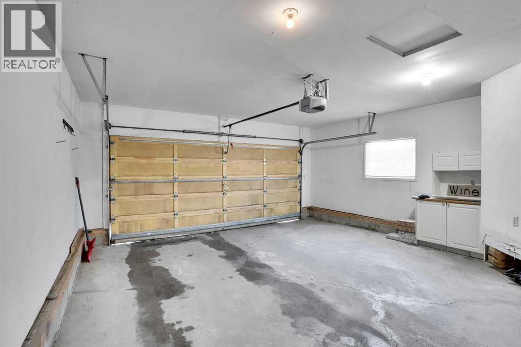 Single Family House for Sale in  Somerset Close SW Somerset Calgary 