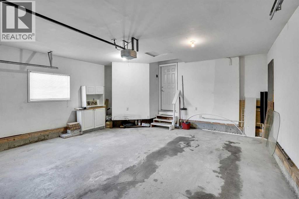 Single Family House for Sale in  Somerset Close SW Somerset Calgary 