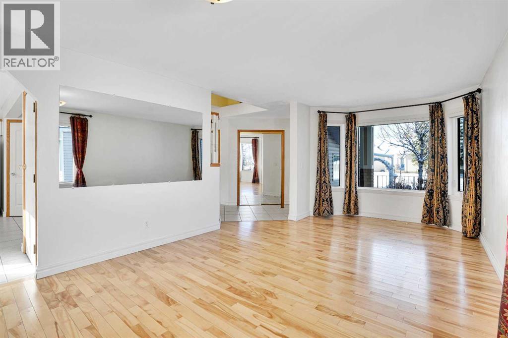 Single Family House for Sale in  Somerset Close SW Somerset Calgary 