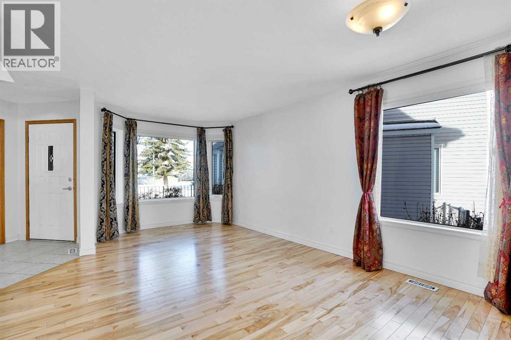 Single Family House for Sale in  Somerset Close SW Somerset Calgary 