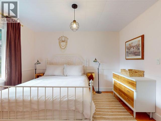 5875 FRASER STREET, Powell River