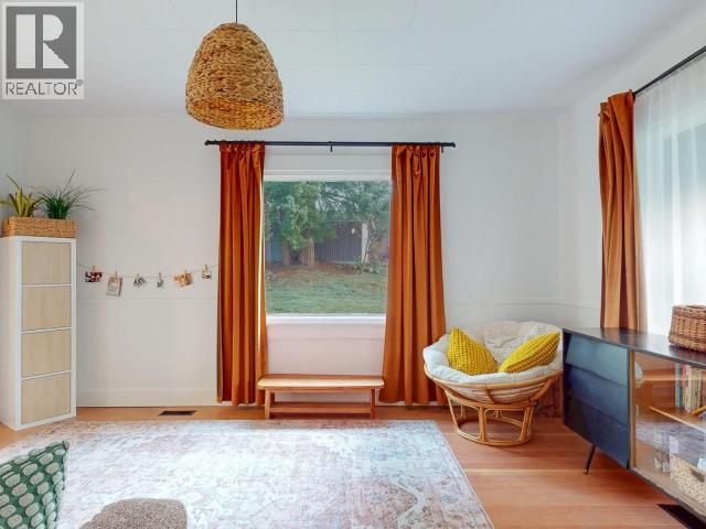 5875 FRASER STREET, Powell River