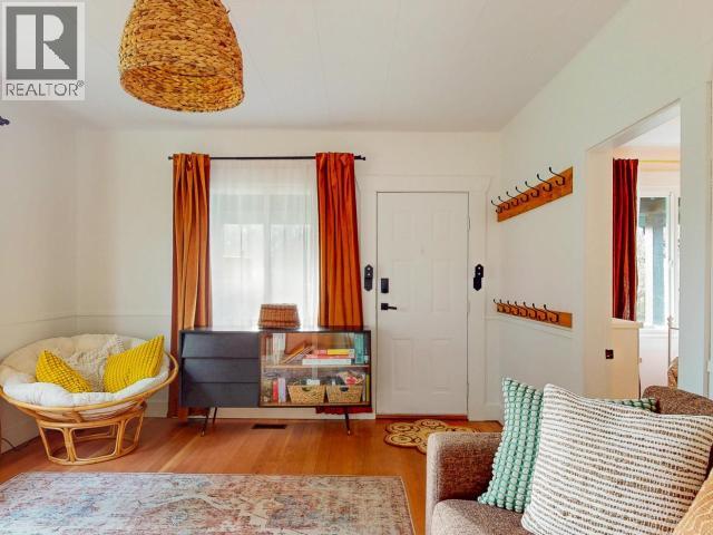 5875 FRASER STREET, Powell River