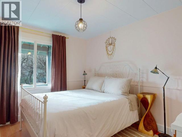 5875 FRASER STREET, Powell River