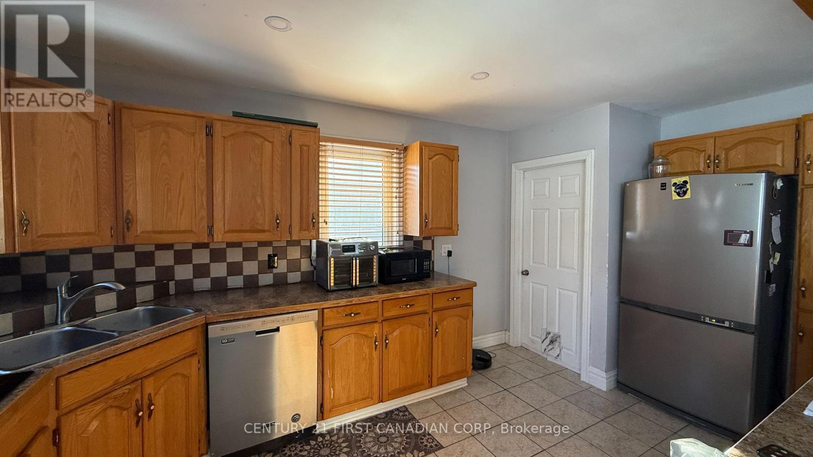 93 ELGIN STREET - Photo 4 of 21, London East (East M), Ontario