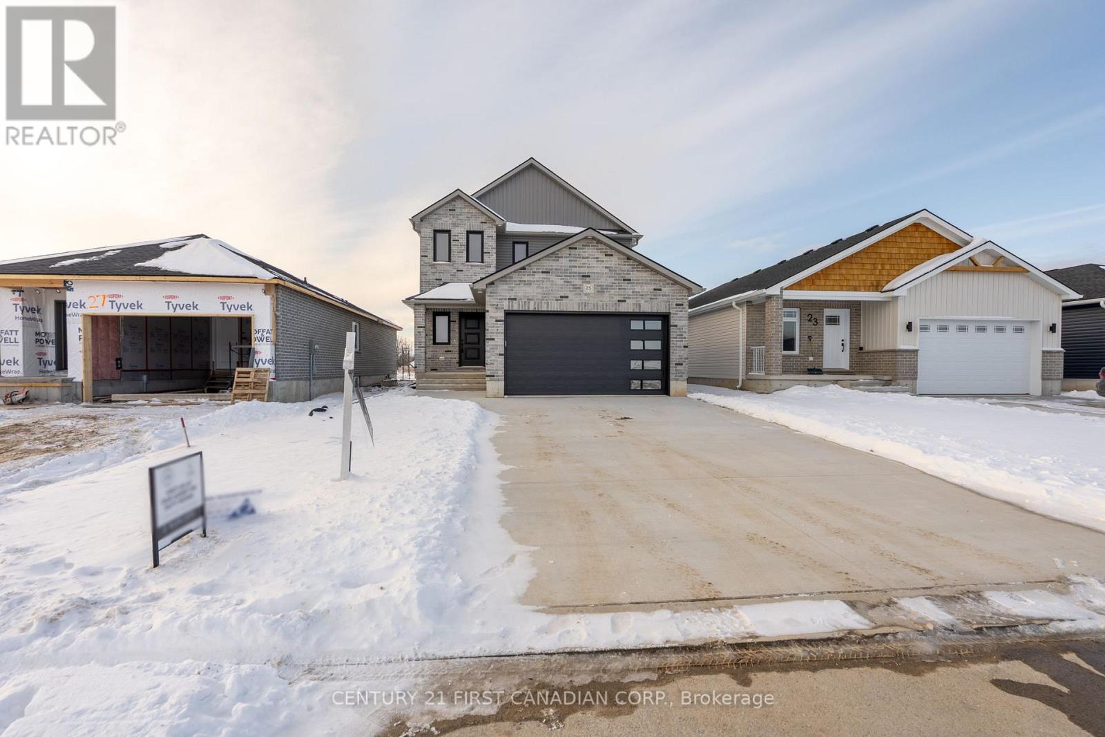 25 SHELDABREN STREET - Photo 2 of 36, North Middlesex (Ailsa Craig), Ontario