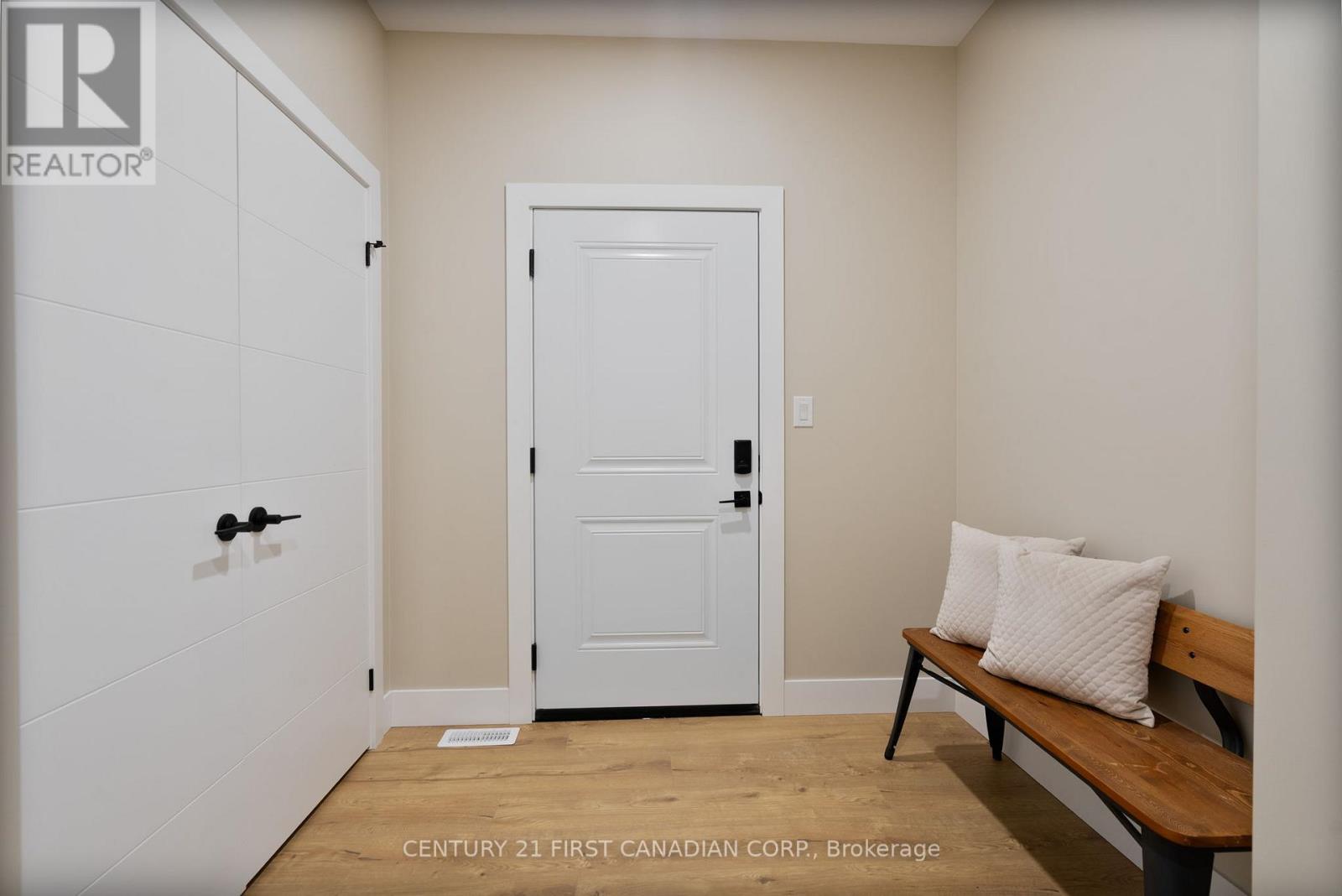 25 SHELDABREN STREET - Photo 4 of 36, North Middlesex (Ailsa Craig), Ontario