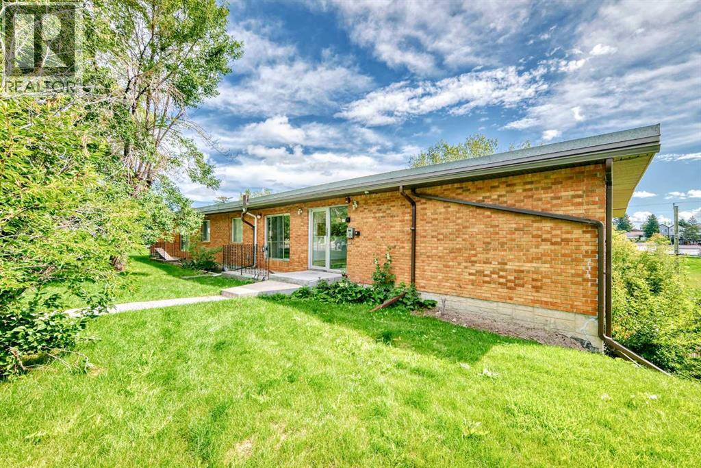 Single Family House for Sale in    Street NW Highland Park Calgary 