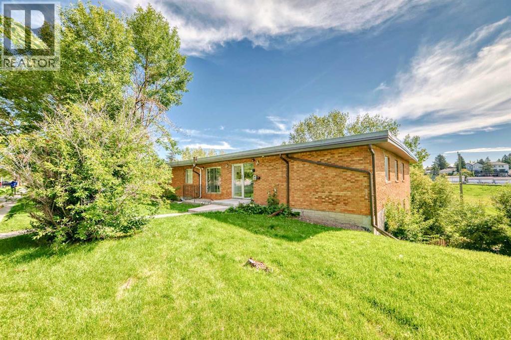 Single Family House for Sale in    Street NW Highland Park Calgary 