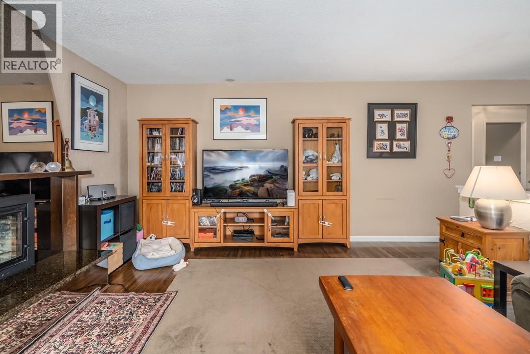 1630 LAYTON DRIVE, North Vancouver